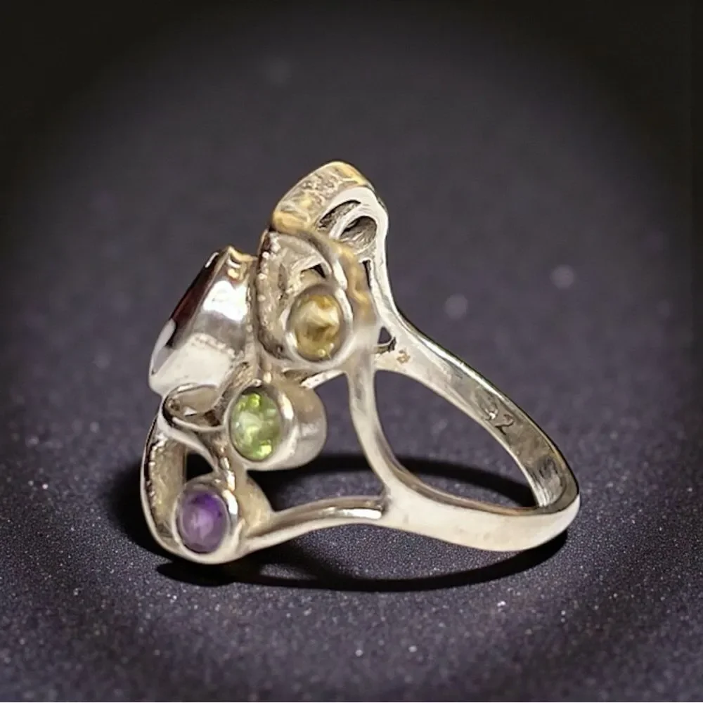 925 Sterling Silver this exquisite